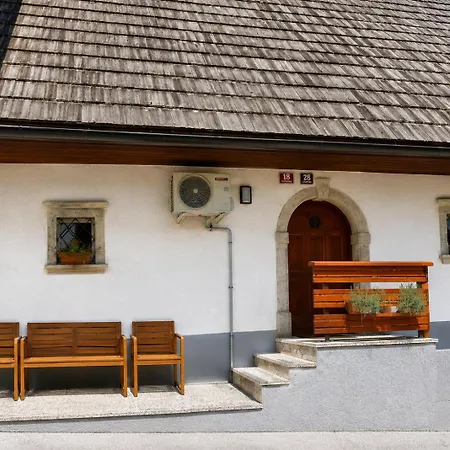 Old House Podgosar 펜션 블레드